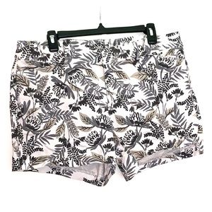 Size 14 Regular Old Navy Gray Floral print short